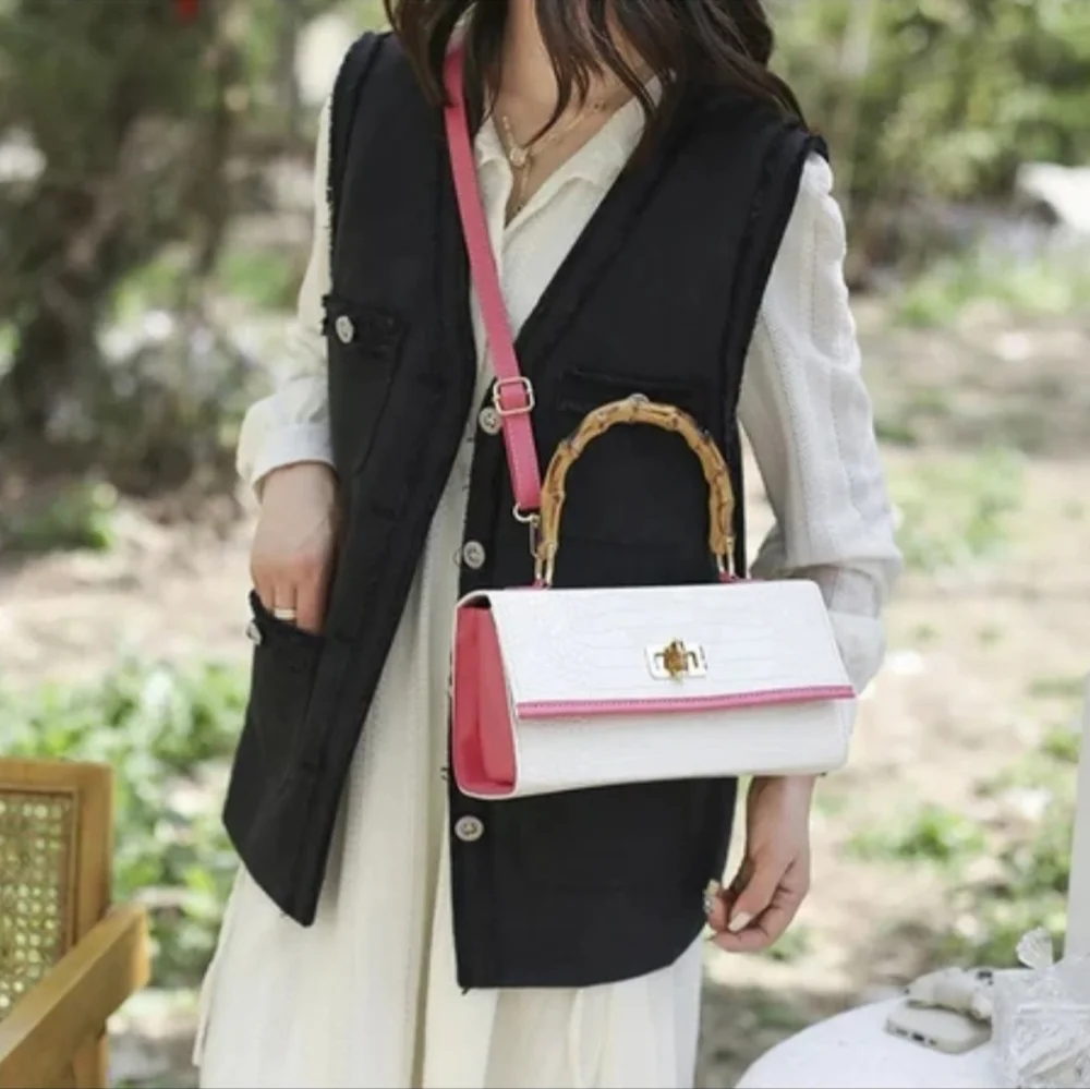 Purse - Picture 1 of 1